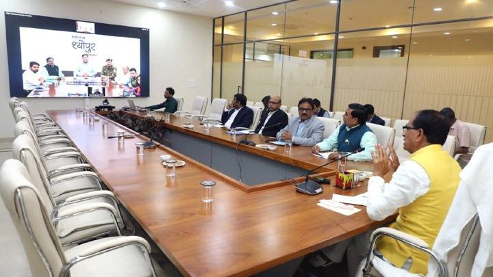 मुख्यमंत्री श्री चौहान ने चीता प्रोजेक्ट की तैयारियों की जानकारी ली